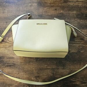 Michael Kors Selma Medium Saffiano Messenger Bag